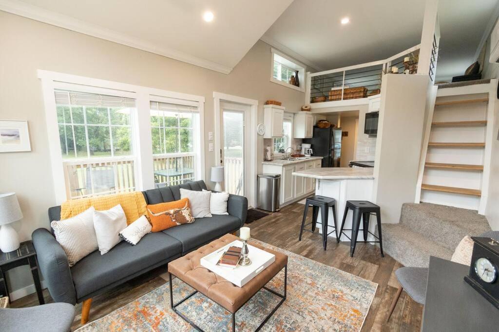 Pet Friendly Tiny House Rental With New Access To Guadalupe River Nbtx ニューブラウンフェルズ エクステリア 写真
