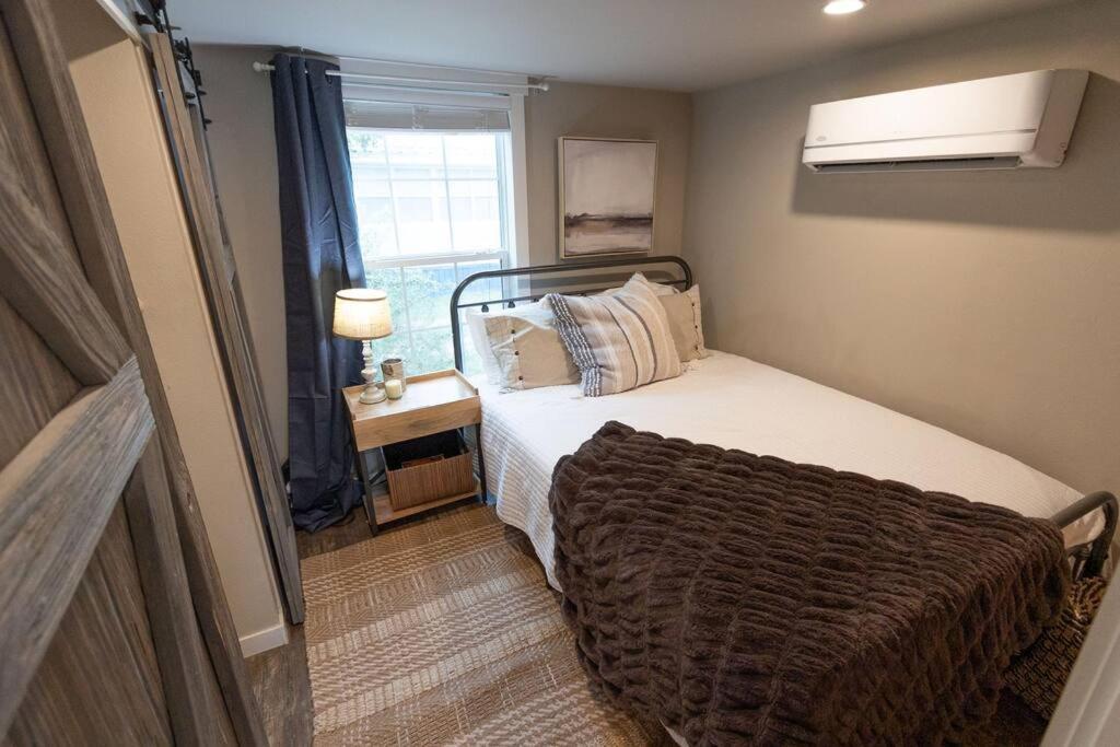 Pet Friendly Tiny House Rental With New Access To Guadalupe River Nbtx ニューブラウンフェルズ エクステリア 写真
