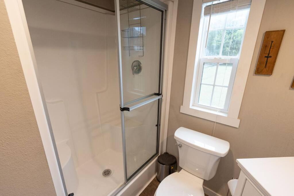 Pet Friendly Tiny House Rental With New Access To Guadalupe River Nbtx ニューブラウンフェルズ エクステリア 写真