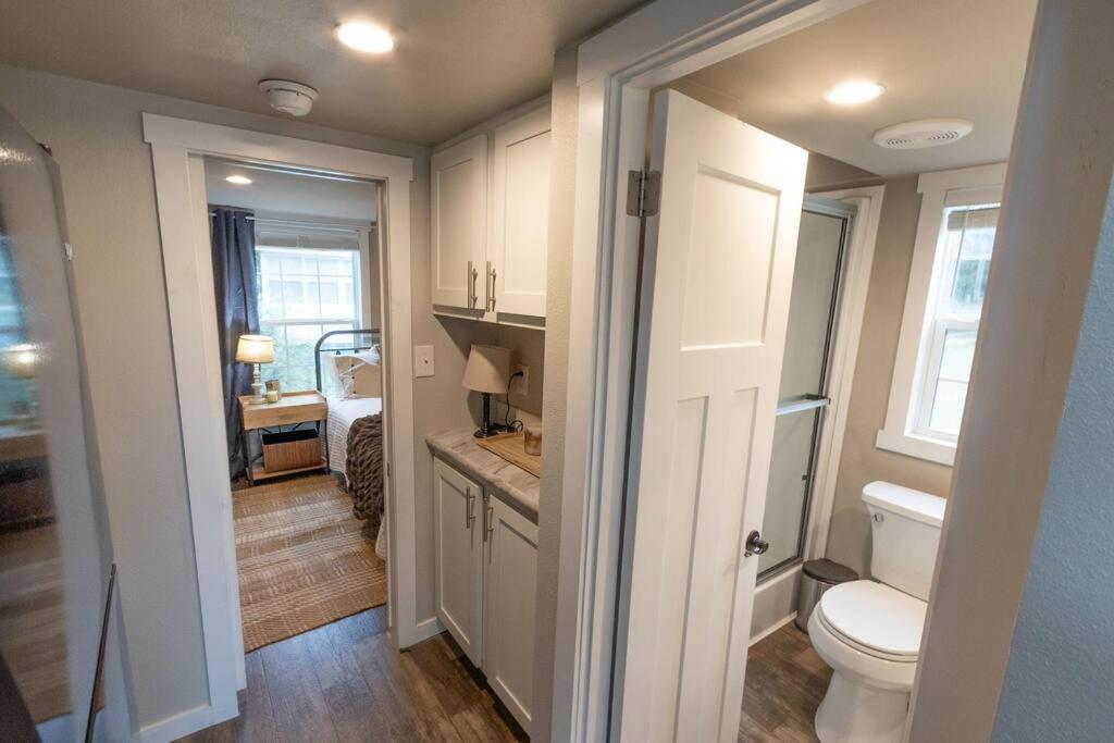 Pet Friendly Tiny House Rental With New Access To Guadalupe River Nbtx ニューブラウンフェルズ エクステリア 写真