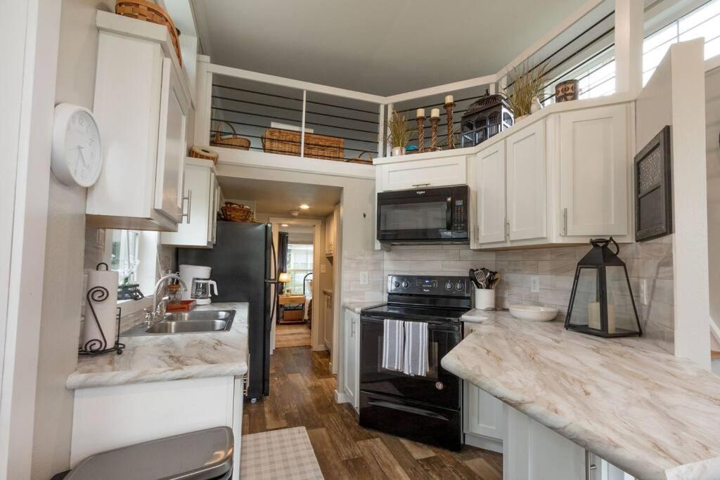 Pet Friendly Tiny House Rental With New Access To Guadalupe River Nbtx ニューブラウンフェルズ エクステリア 写真