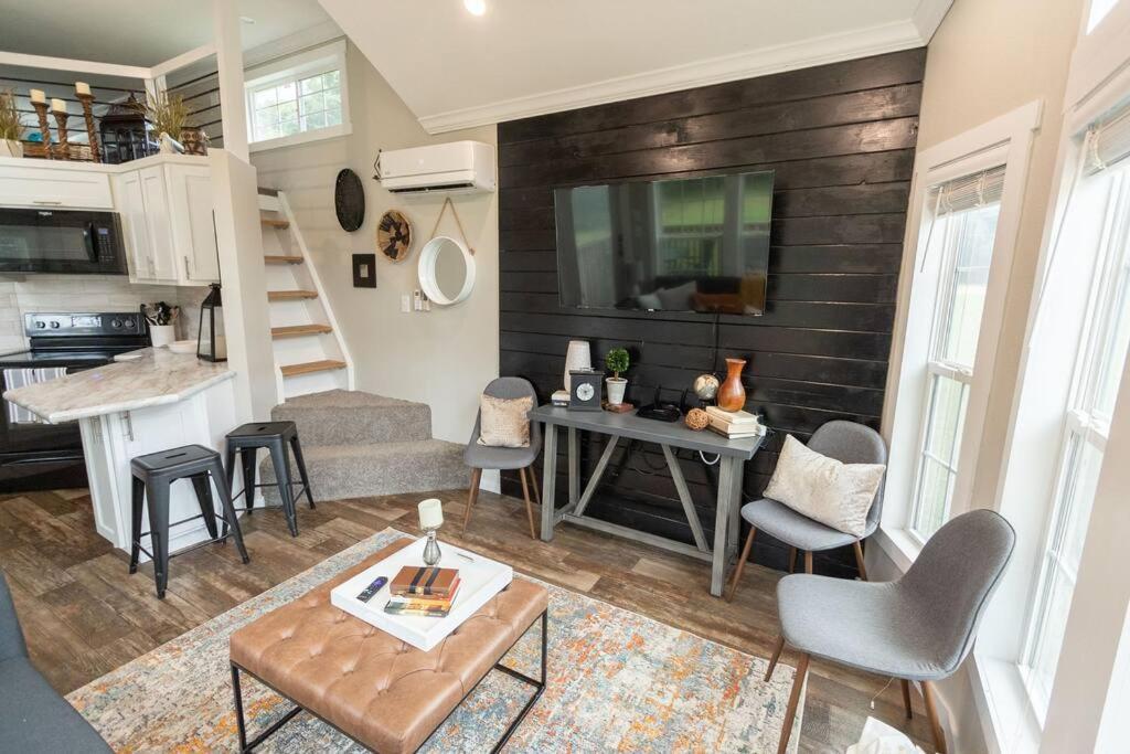 Pet Friendly Tiny House Rental With New Access To Guadalupe River Nbtx ニューブラウンフェルズ エクステリア 写真