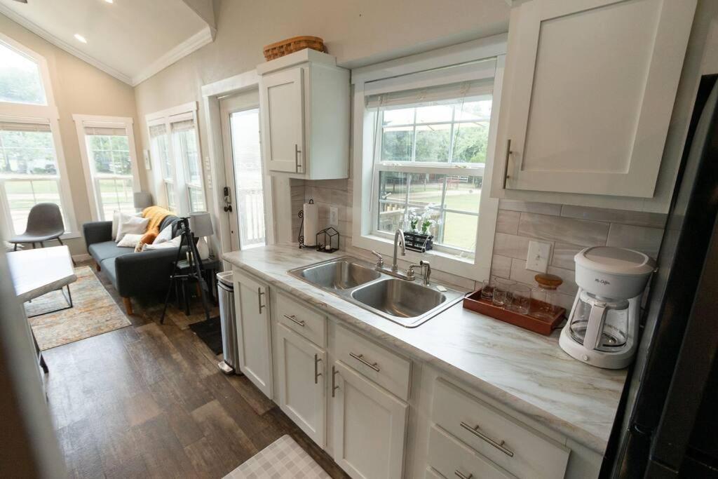Pet Friendly Tiny House Rental With New Access To Guadalupe River Nbtx ニューブラウンフェルズ エクステリア 写真