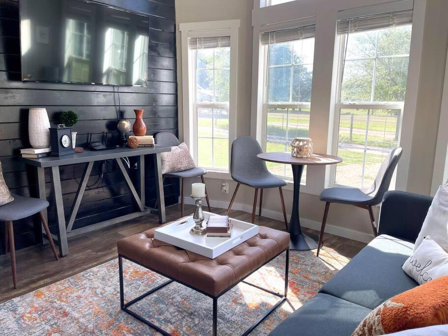 Pet Friendly Tiny House Rental With New Access To Guadalupe River Nbtx ニューブラウンフェルズ エクステリア 写真