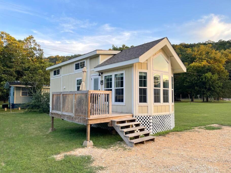 Pet Friendly Tiny House Rental With New Access To Guadalupe River Nbtx ニューブラウンフェルズ エクステリア 写真