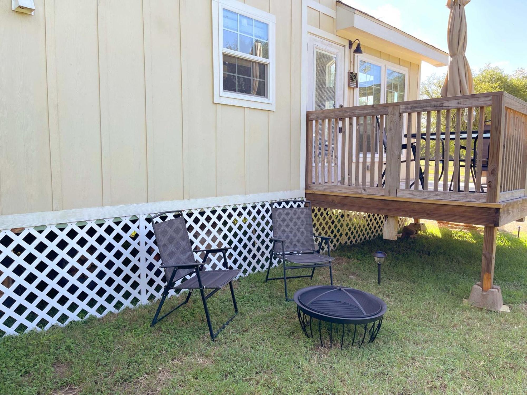 Pet Friendly Tiny House Rental With New Access To Guadalupe River Nbtx ニューブラウンフェルズ エクステリア 写真