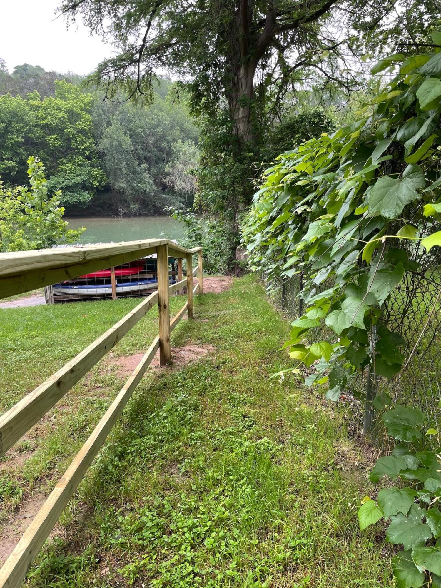 Pet Friendly Tiny House Rental With New Access To Guadalupe River Nbtx ニューブラウンフェルズ エクステリア 写真